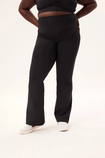 Girlfriend Collective Compressive Flare leveälahkeiset leggingsit